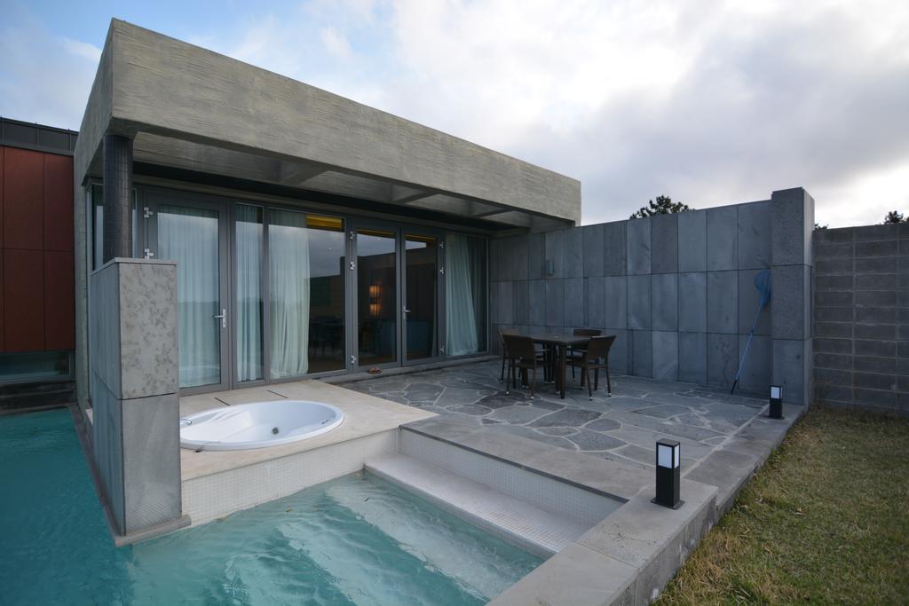Stanford Hotel And Resort Jeju Esterno foto